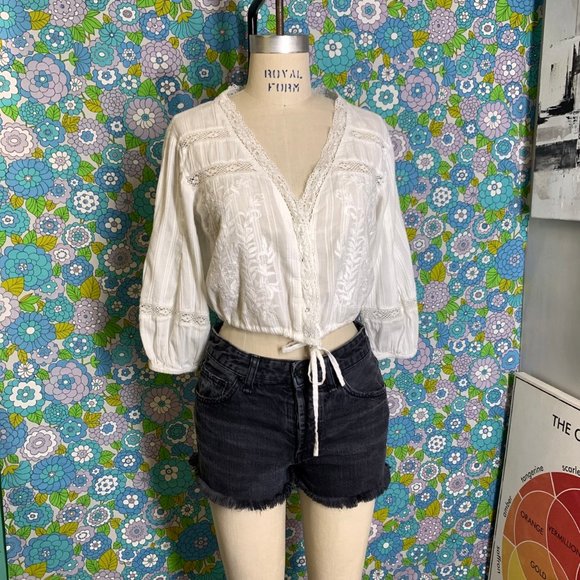 Free People White Boho V Neck Cropped Lace Floral Embroidered Blouse Size XS - Picture 13 of 13